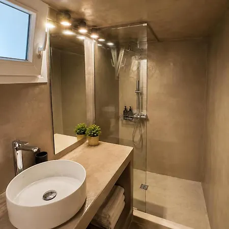Black Lithos Residences Апартаменты *