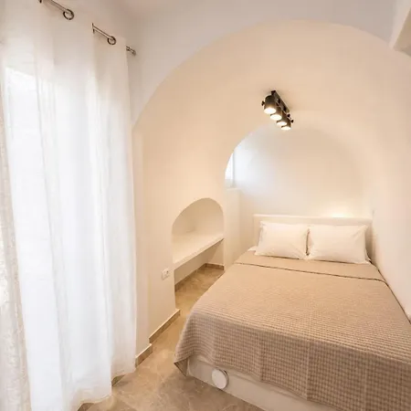 Black Lithos Residences Камари