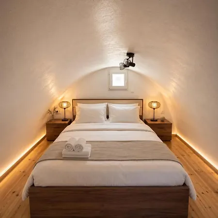 Black Lithos Residences Апартаменты *
