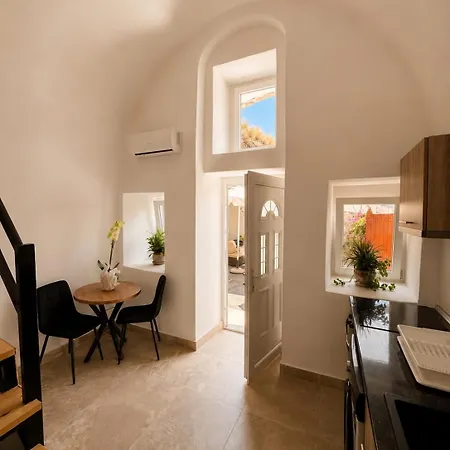 Апартаменты Black Lithos Residences *