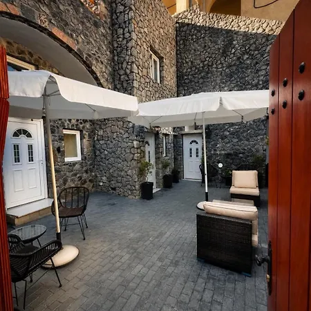 Апартаменты Black Lithos Residences *